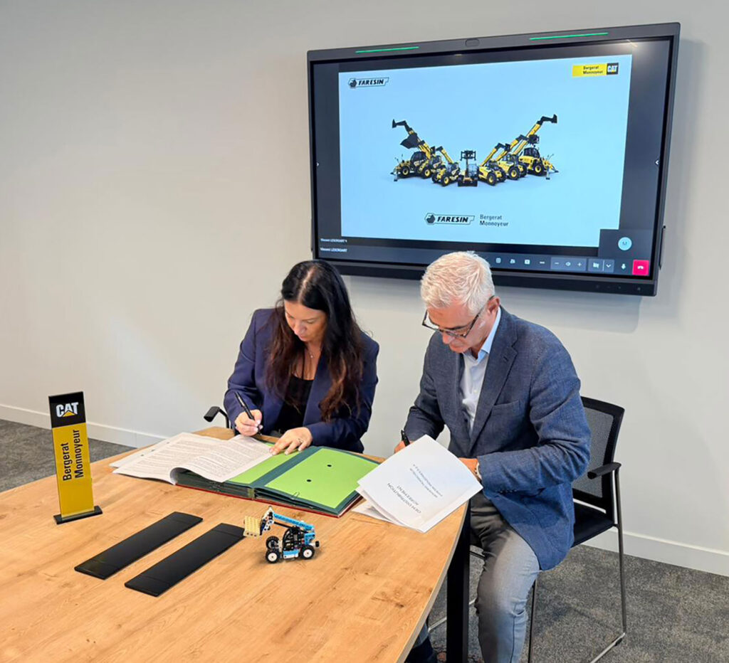 Silvia Faresin, Vice Presidente di Faresin Industries e Jean-Marie Basset, CEO of Bergerat Monnoyeur, durante la firma del contratto che è avvenuta il 26 maggio ad Amblainville (France).