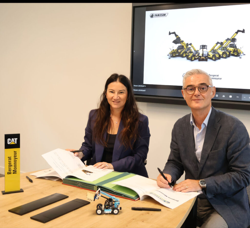 Silvia Faresin, Vice Presidente di Faresin Industries e Jean-Marie Basset, CEO of Bergerat Monnoyeur, durante la firma del contratto che è avvenuta il 26 maggio ad Amblainville (France).
